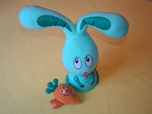 Jojo lapin et sa carotte de Ouaps (motorisé et musical, il suit l\'enfant qui a la carotte fixée autour du poignet) : 10 €