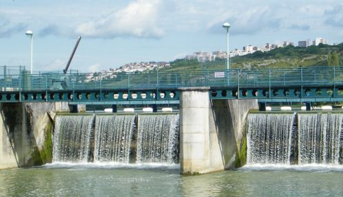 Dijon / Barrage du lac Kir / Vue sur Talant