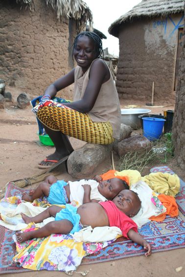 Les jumelles et leur maman