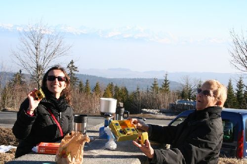 Au retour nous nous sommes arrêtés au col du marcheruz pour prendre le thé devant le Mont Blanc