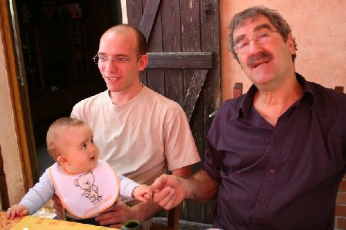 Marvin avec son papa et son papi GéGé