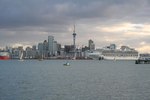 Petite vue d\'Auckland avec le départ d\'Ferry