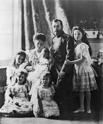 Nicolas II et sa famille.jpg