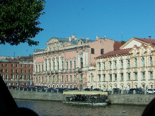 Saint Petersbourg, et ses palais, ses batiments alignés