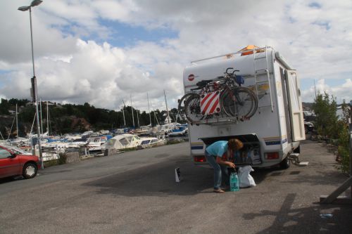 Nous avons parlementé à 2h du matin pour dormir dans ce port de plaisance