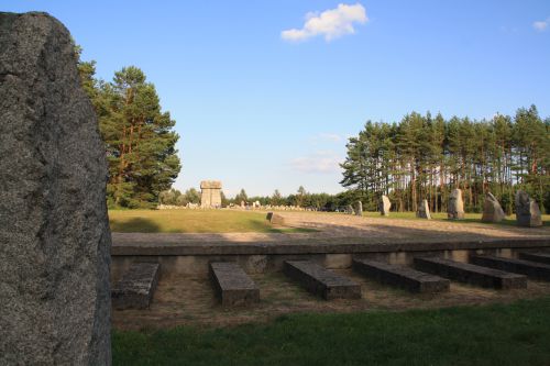 TREBLINKA en arrivant sur le lieu les pierres couchées