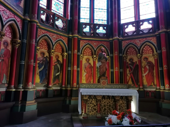 Déambulatoire et ses superbes chapelles restaurées