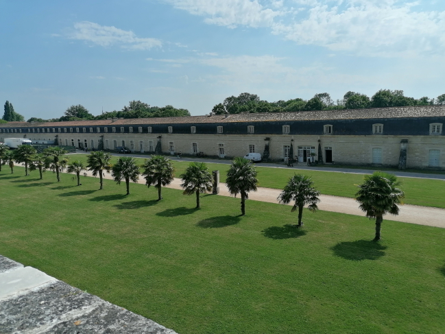 La Corderie Royale vue du jardin de la Marine