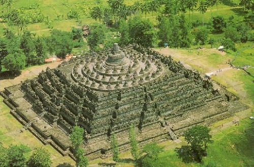 le batiment forme un mandala