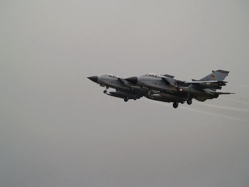 Tornado en formation très serrée (voir prochaine photo !!)