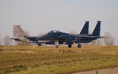 F-15 américains - mise en place pour le décollage. (20 janvier)