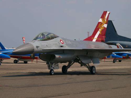 F-16 venant de l'Esk 727 du Fighter Wing Skrydstrup au Danemark. Il a été décoré pour le 60ème anniversaire de la Royal Danish Air Force.