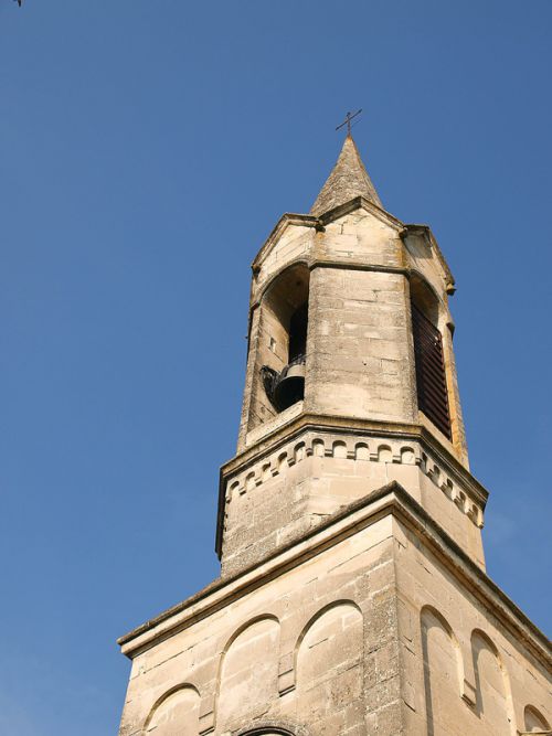 Flèche gothique de l'ancien couvent des Franciscains (actuellement collège Saint Charles)Le couvent des Cordeliers témoigne de la présence des Fransciscains dans l'histoire et l'urbanisme de la ville D'Arles.