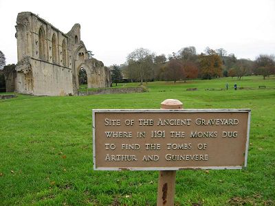 Abbaye de Glastonbury - tombe d'Arthur