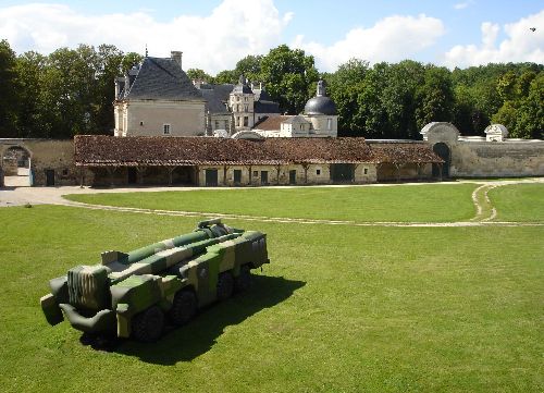 Christoph Büchel, Dummy (Scud B), 2003. Exposition Mimetic, 2007