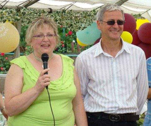 C'est ta fête aujourd'hui Régine, exprime ta joie !!