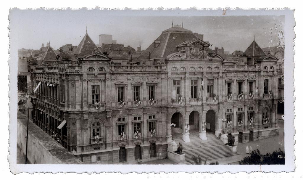 L'Hôtel de Ville place d'armes