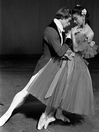 Rudolf Nureyev and Margot Fonteyn (la dame aux camélias)