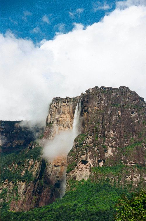 Salto Angel (la chute d'eau verticale la plus haute du monde 976m)