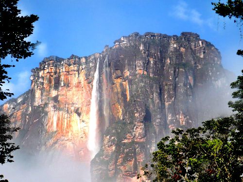 Salto Angel (la chute d'eau verticale la plus haute du monde 976m)