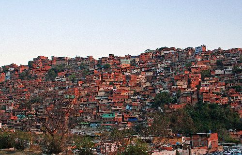 Les bibonvilles de Caracas ( les Ranchitos )  9 millons d'habitant dont  au moins 4 dans les ranchitos !