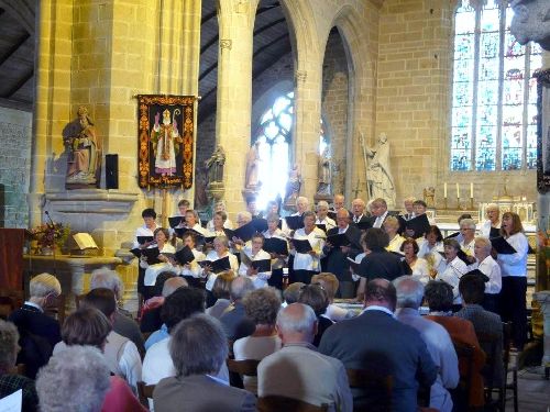 Dimanche 14 septembre 2008, les chorales de Pont-L'Abbé et du Guilvinec interprètent leur répertoire sous la bannière de Saint-Nonna