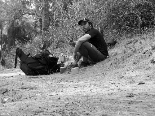 Repas improvisé en milieu de chemin.