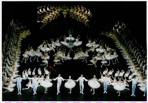 Maëva dans le défilé du ballet de l'Opéra de Paris