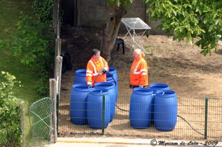 En pleine action, nos Gentils Jardinniers ! Merci Messieurs !