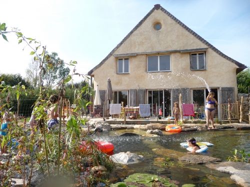 enfant-piscine-ecologique.jpg