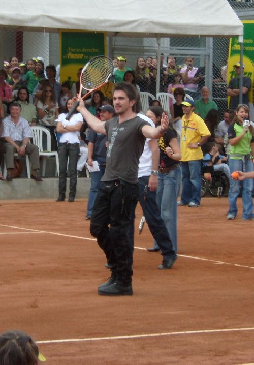 Juanes se met au tennis :)