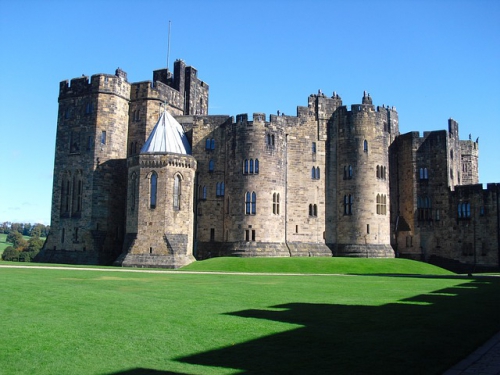 alnwick-castle-92607_640.jpg