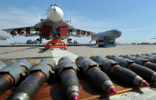 648x415_munitions-etalees-devant-avion-combat-mig-29-24-avril-2012-aerodrome-militaire-pres-kiev.jpg