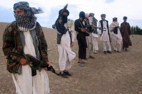 164846_des-afghans-combattant-avec-les-talibans-le-26-septembre-2008-dans-la-province-de-wardak-a-l-ouest-de-kaboul.jpg