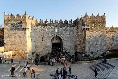 Damascus-Gate-tb010907368-biblelieux.jpg