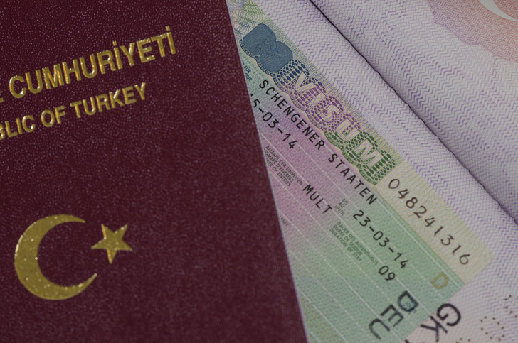 Les-ressortissants-turcs-pourront-bientot-passer-visa-pour-courts-sejours-Europe_0_730_483.jpg
