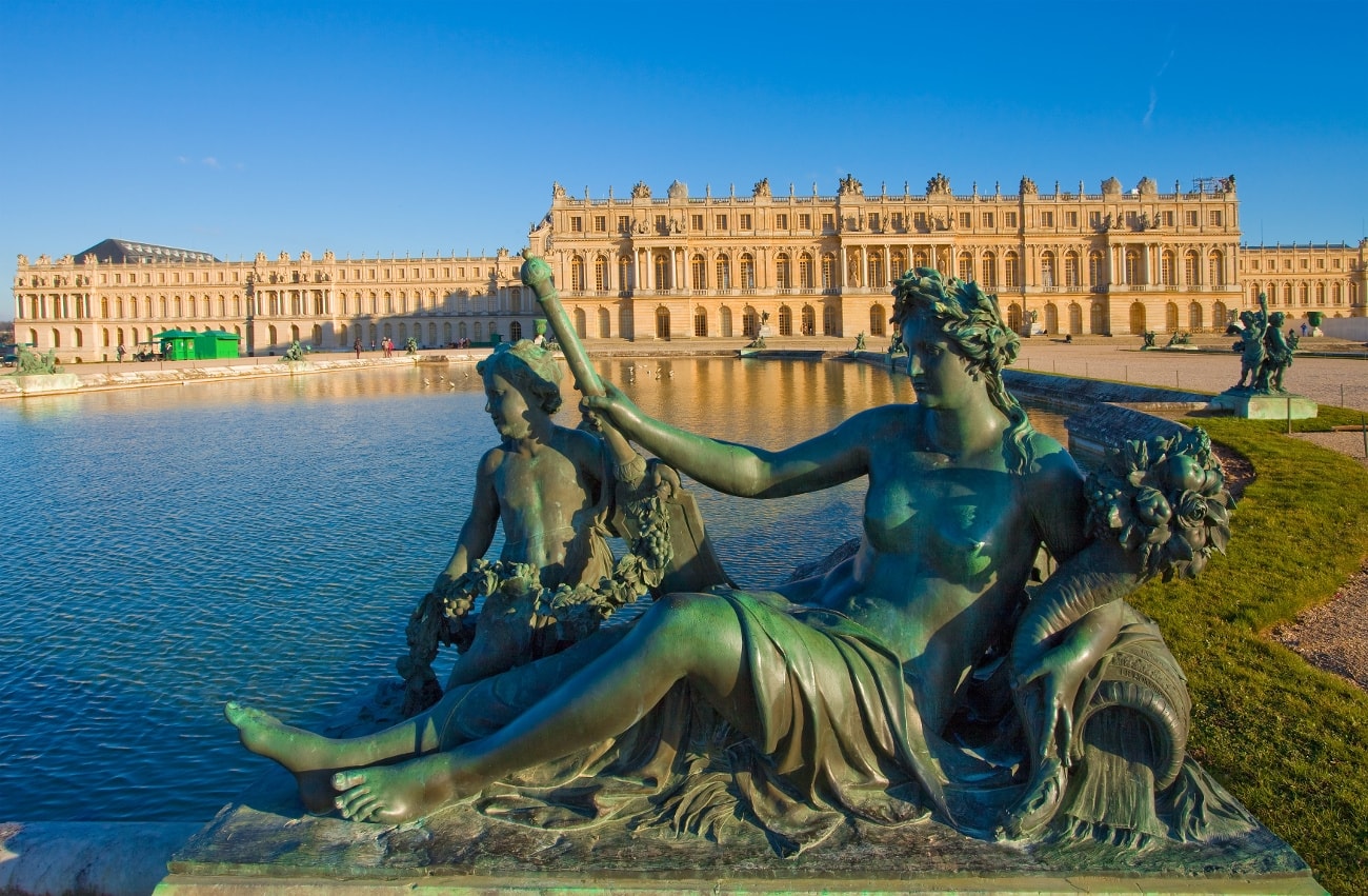 10135229-le-chateau-de-versailles-de-louis-xiv.jpg