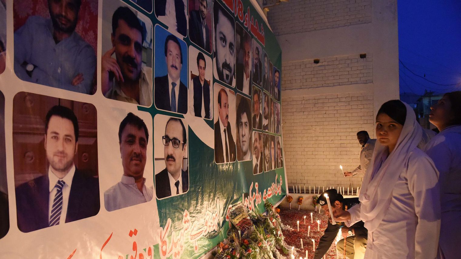 veillee-a-quetta-au-pakistan-le-9-aout-2016-pour-rendre-hommage-aux-victimes-de-l-attentat-suicide_5650177.jpg