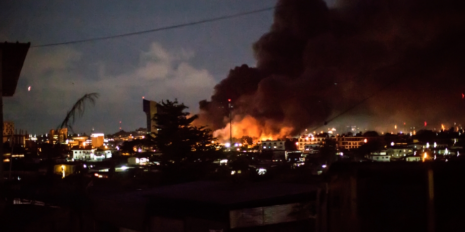 Gabon-l-Assemblee-nationale-incendiee-a-Libreville-par-des-manifestants.jpg