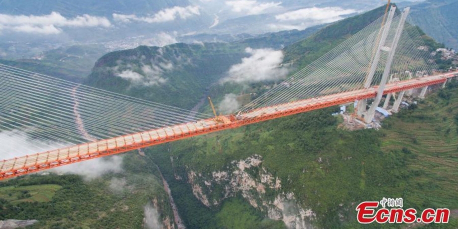 En-Chine-le-pont-le-plus-haut-du-monde-sera-bientot-acheve.jpg