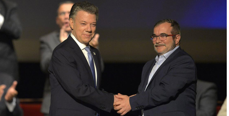 xColombie-Signature-du-nouvel-accord-de-paix-avec-les-Farc.jpg.pagespeed.ic.1lqSLaPEnB.jpg