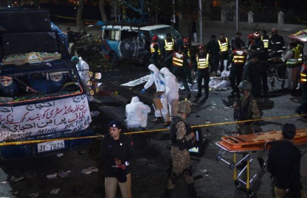 pakistan-attentat-sur-un-marche-au-moins-6-morts-50-blesses-620x400.jpg