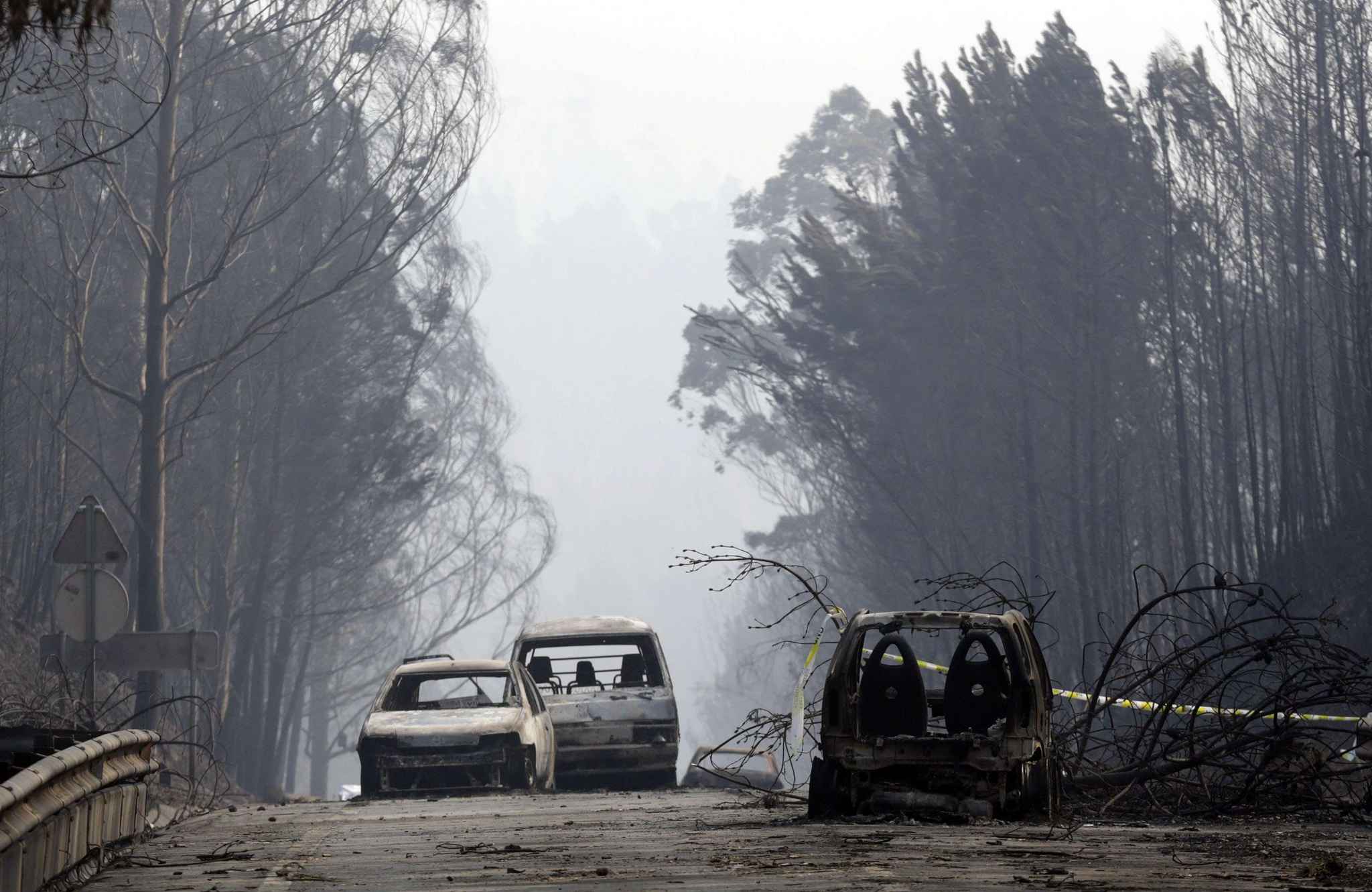 2048x1536-fit_gigantesque-feu-foret-fait-rage-18-juin-2017-region-leiria-centre-portugal-fait-moins-62-morts.jpg