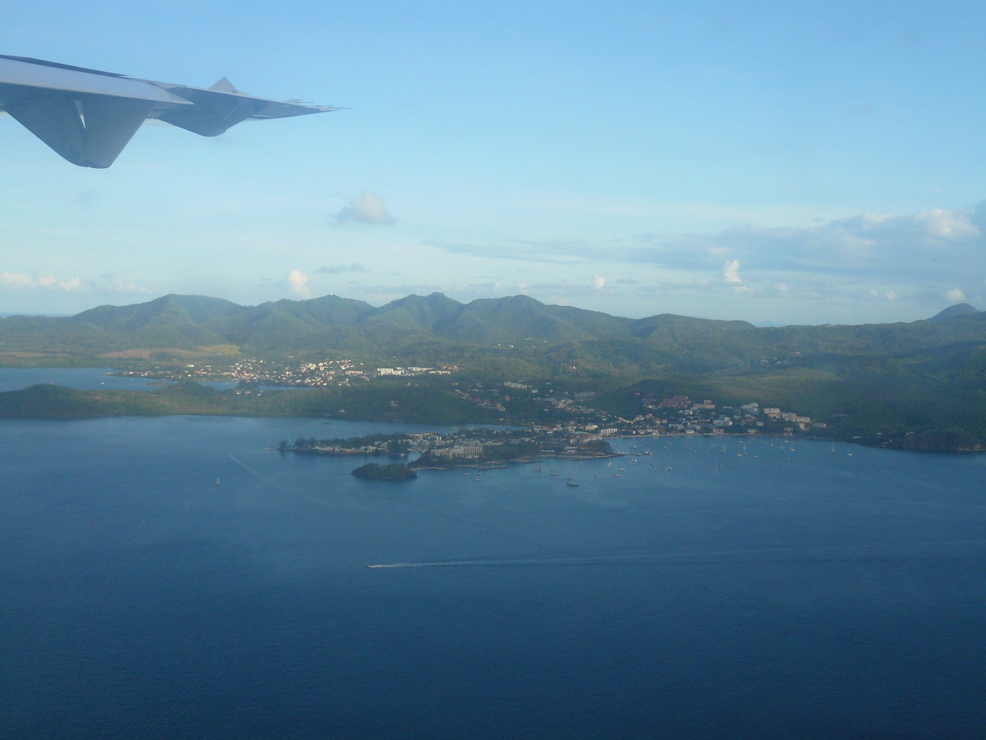 plane-view-g40e581366_1920