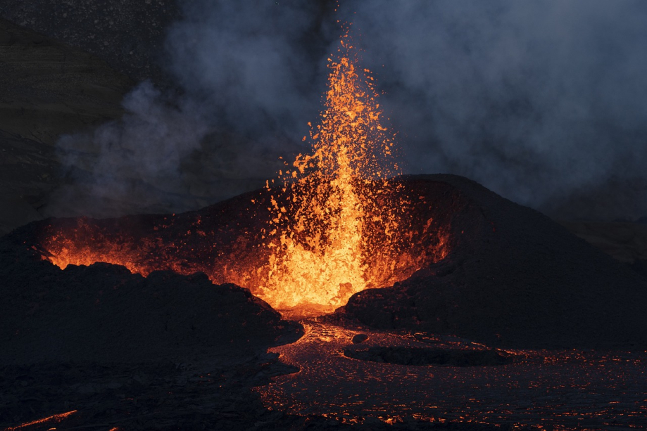 volcano-7396466_1280