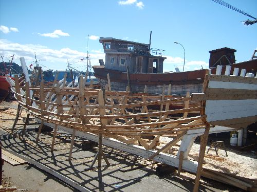 Construction traditionelled'un bateau de peche.
