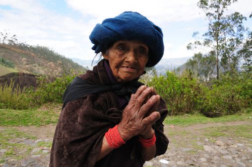 Femme agée près d'Otavalo