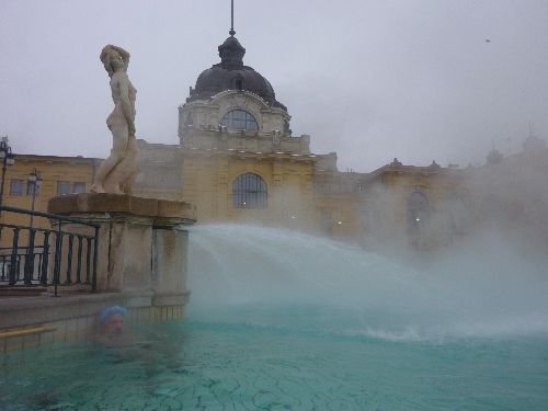 Les bains, une institution à Budapest.