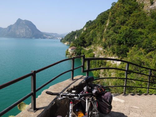 Le long du lac de Lugano, un peu dur en velo ...
