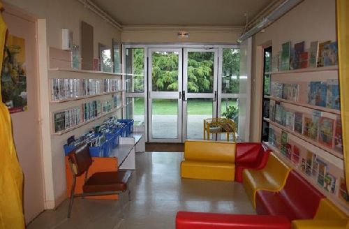 La bibliothèque de l'école Maternelle.